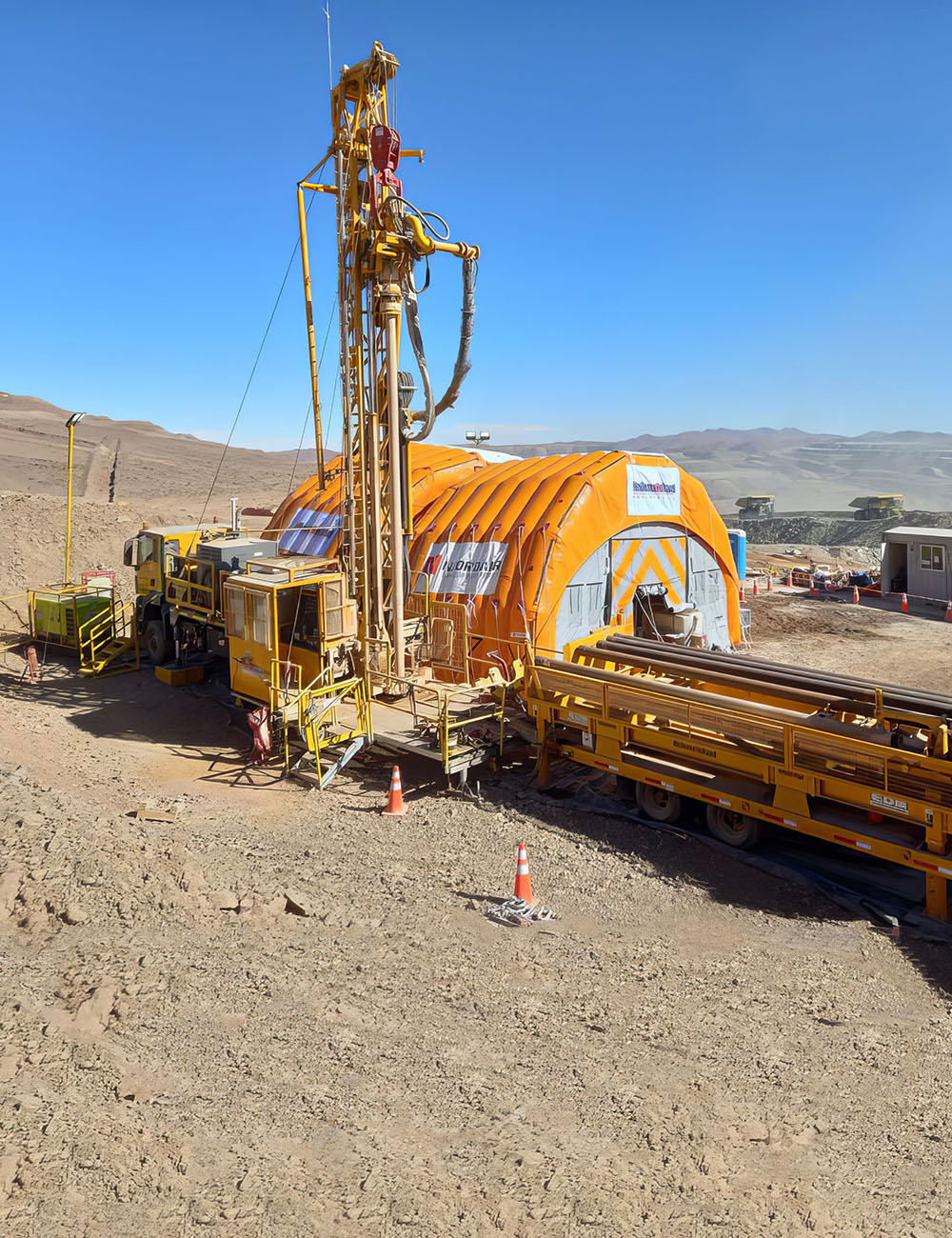 Reliable shelter for sensitive work in high-temperature or exposed onshore environments.