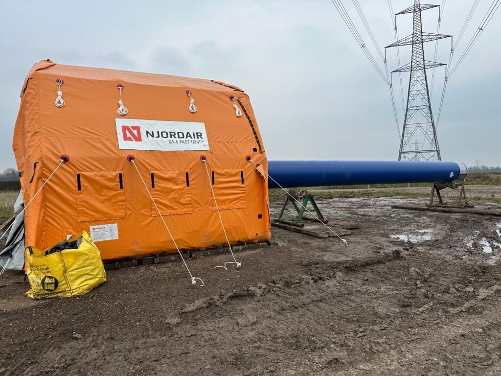 Njordair SA-6 sealed air tent enclosing pipeline butt fusion welding on a UK easement